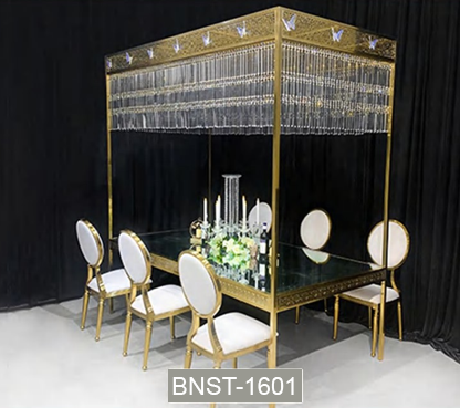 Birdcage Banquet Table